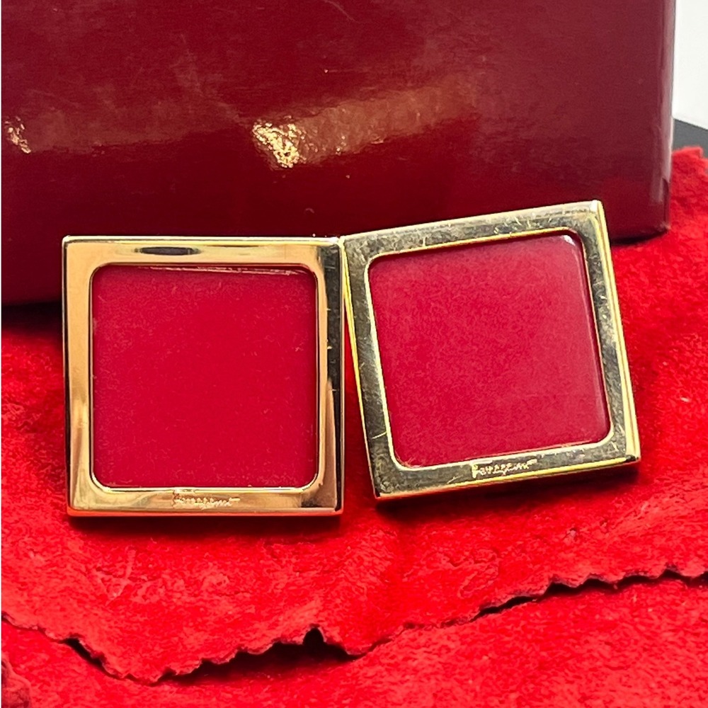Salvatore Ferragamo Vintage Red
Square Clip-On Earrings‎ Gold Frame
Italy